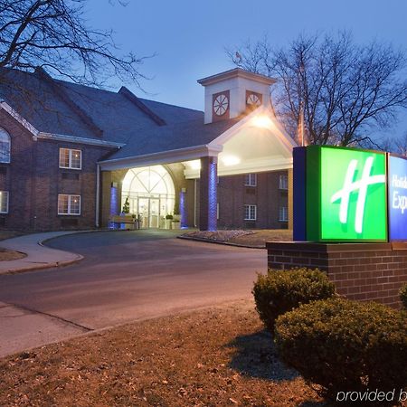 Holiday Inn Express Des Moines-At Drake University, An Ihg Hotel Buitenkant foto