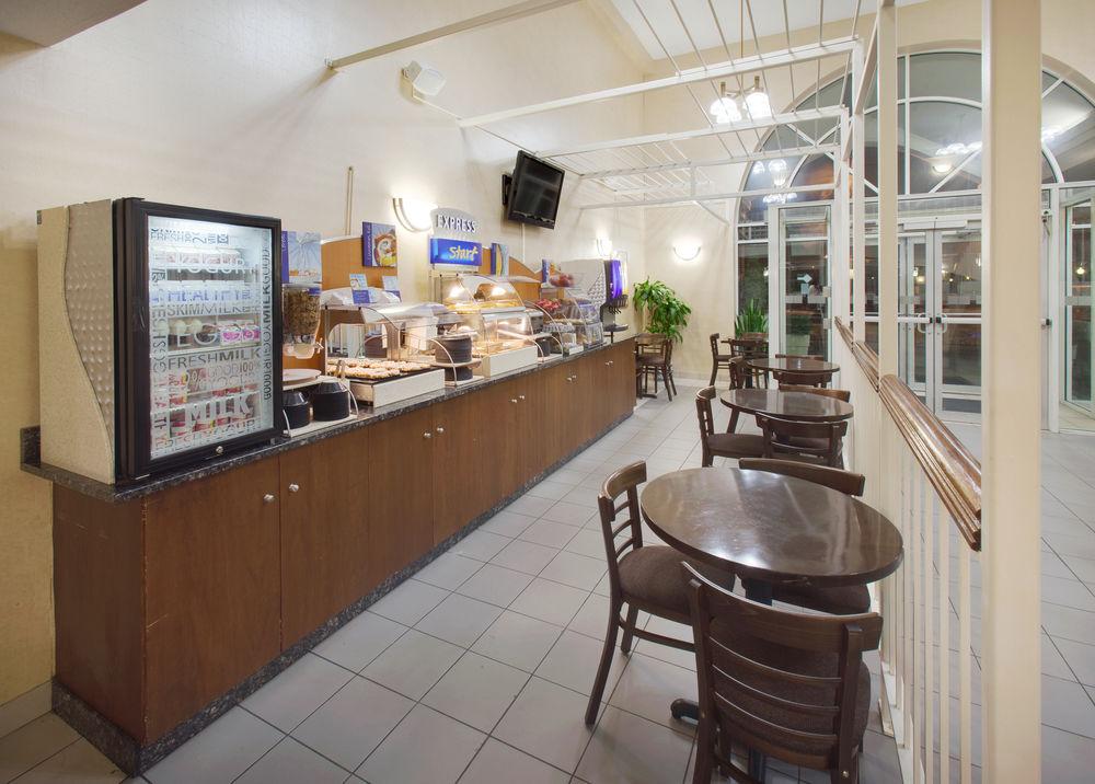 Holiday Inn Express Des Moines-At Drake University, An Ihg Hotel Buitenkant foto