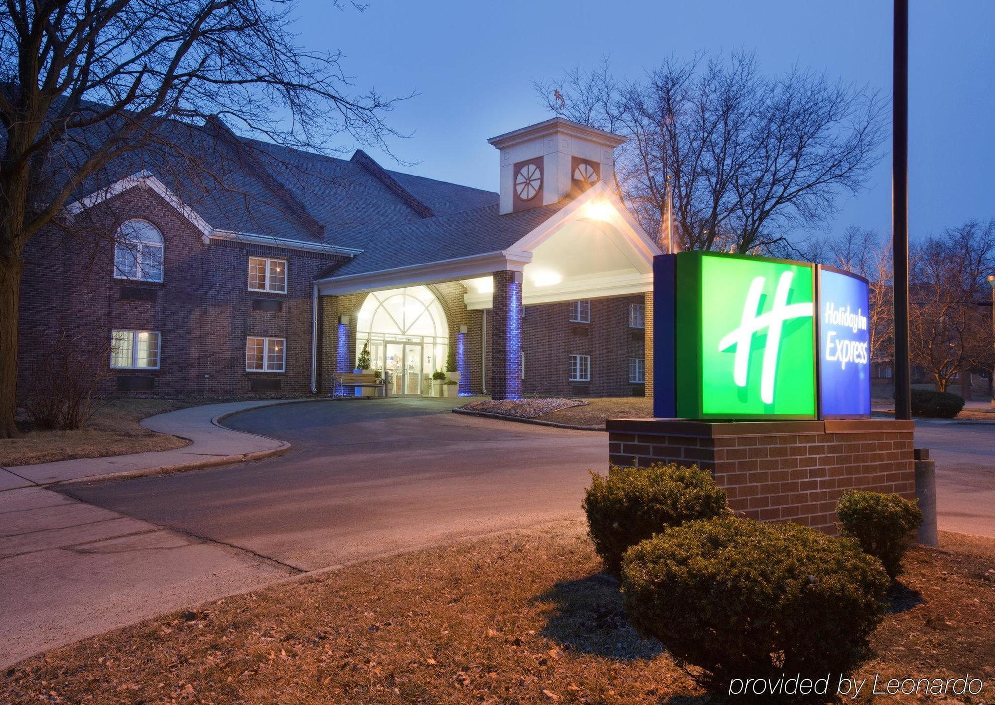 Holiday Inn Express Des Moines-At Drake University, An Ihg Hotel Buitenkant foto