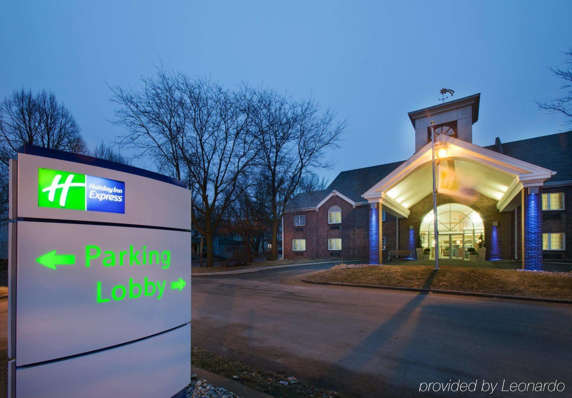 Holiday Inn Express Des Moines-At Drake University, An Ihg Hotel Buitenkant foto
