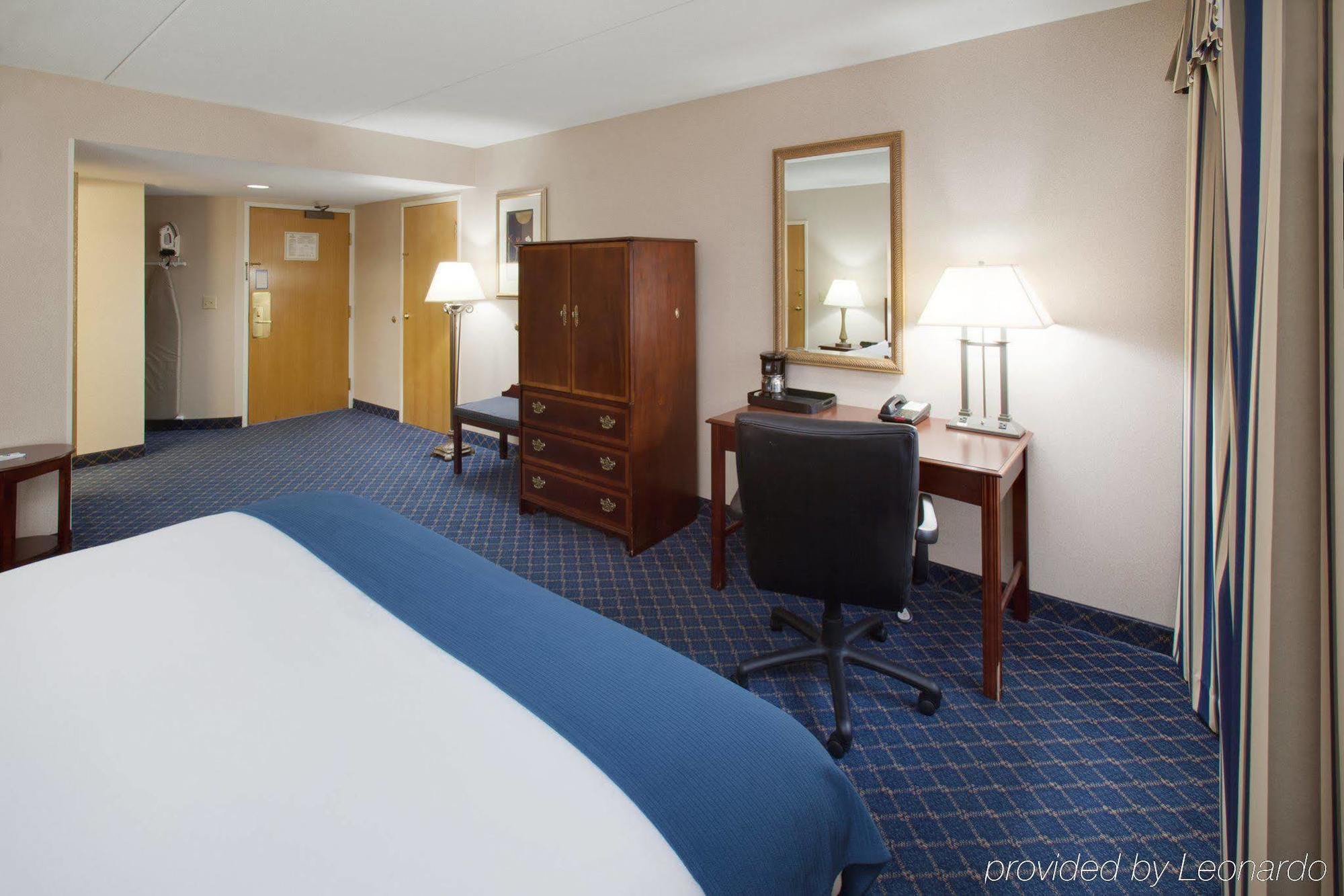 Holiday Inn Express Des Moines-At Drake University, An Ihg Hotel Kamer foto