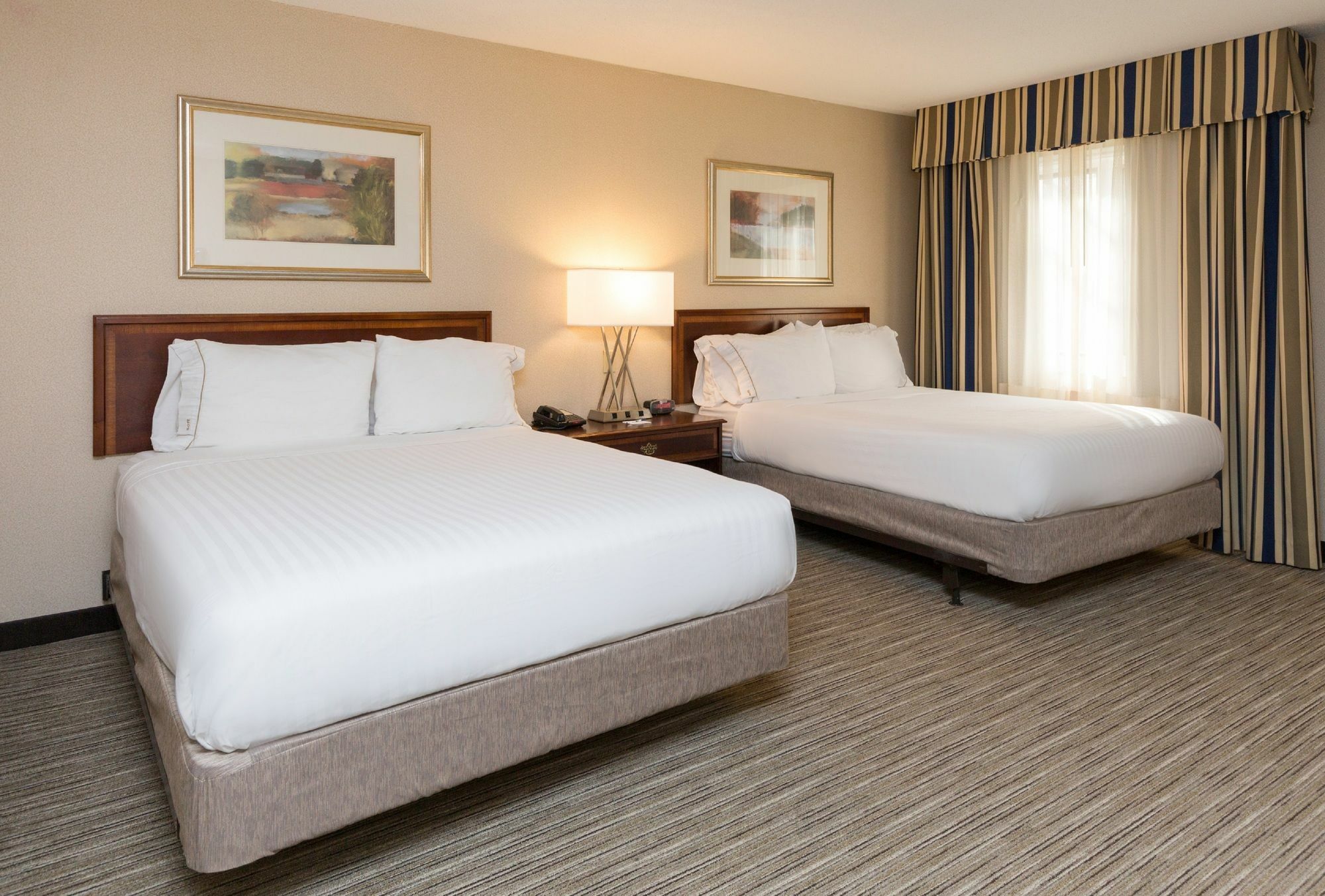 Holiday Inn Express Des Moines-At Drake University, An Ihg Hotel Buitenkant foto