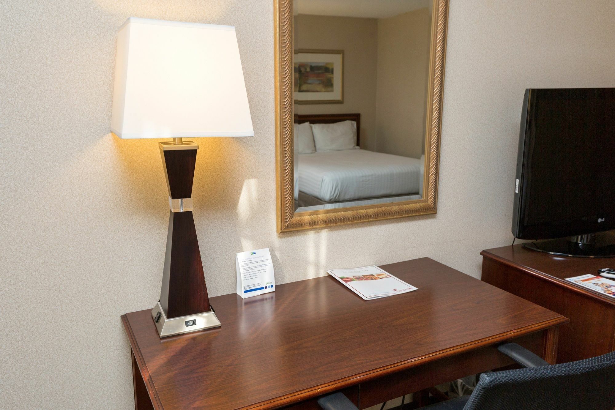 Holiday Inn Express Des Moines-At Drake University, An Ihg Hotel Buitenkant foto