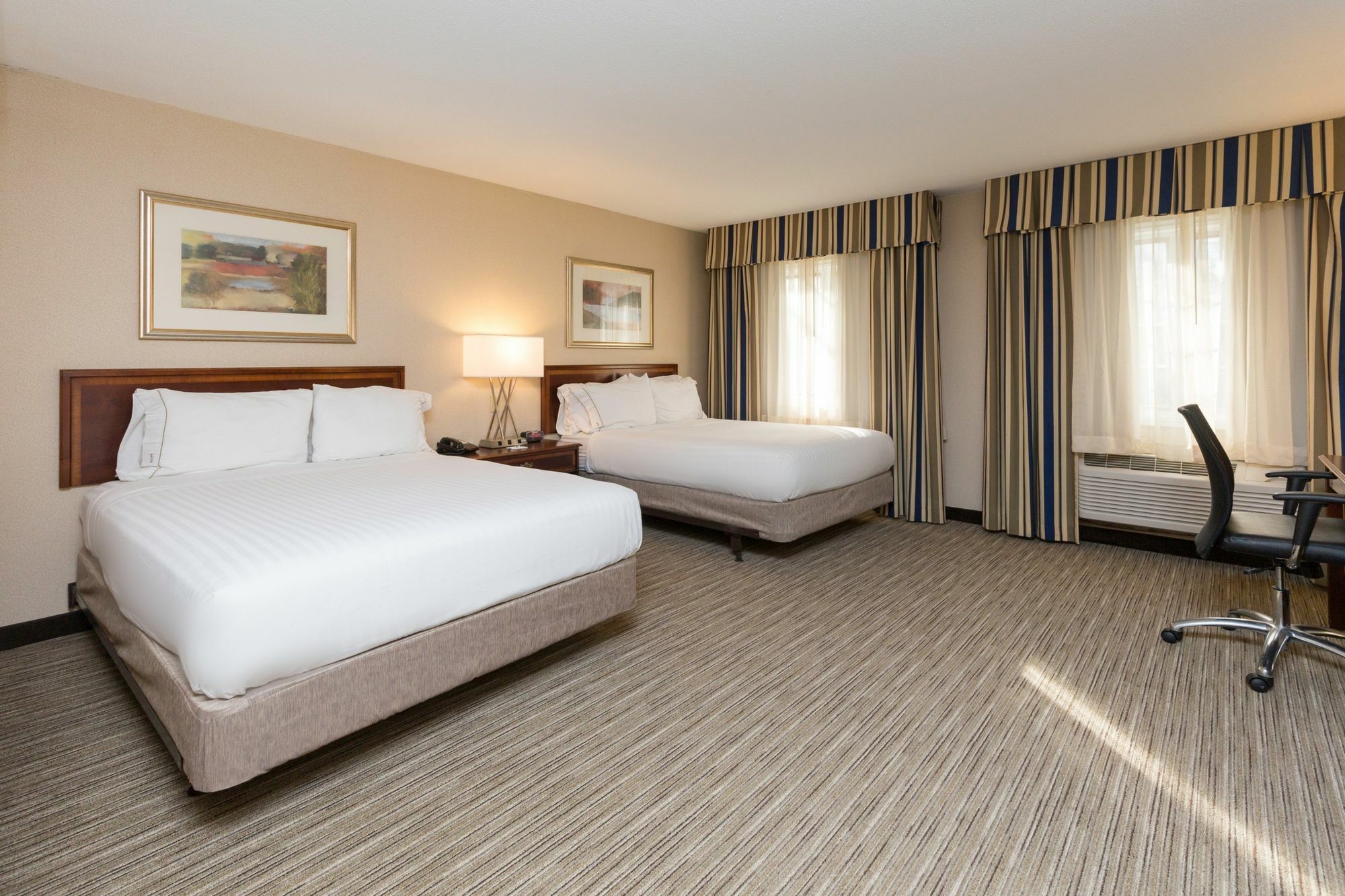 Holiday Inn Express Des Moines-At Drake University, An Ihg Hotel Buitenkant foto