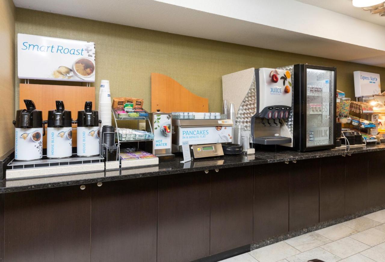 Holiday Inn Express Des Moines-At Drake University, An Ihg Hotel Buitenkant foto