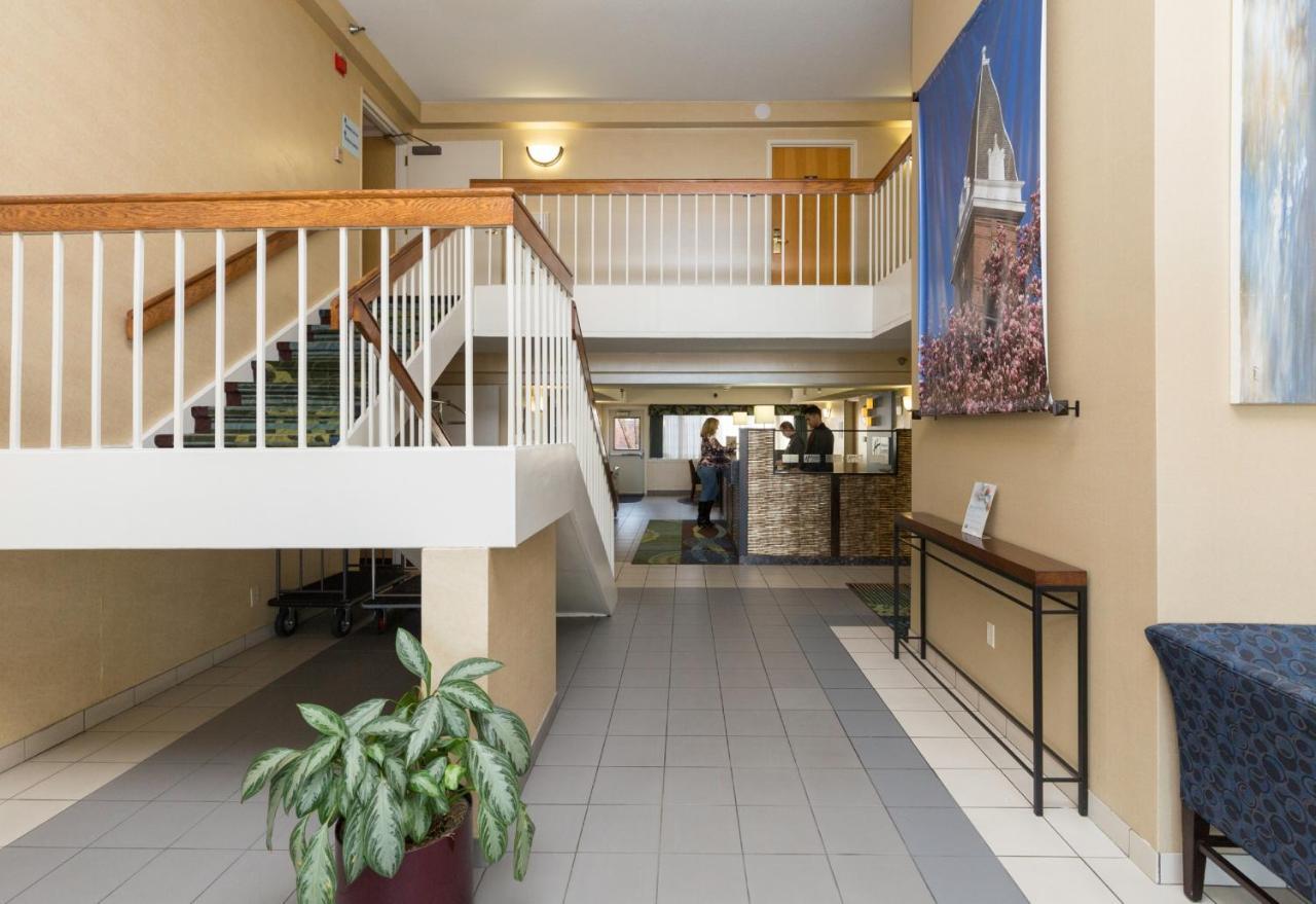 Holiday Inn Express Des Moines-At Drake University, An Ihg Hotel Buitenkant foto