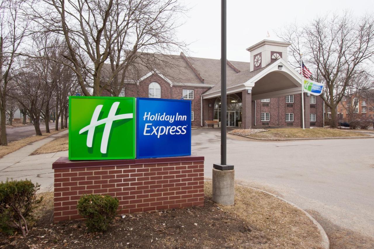 Holiday Inn Express Des Moines-At Drake University, An Ihg Hotel Buitenkant foto