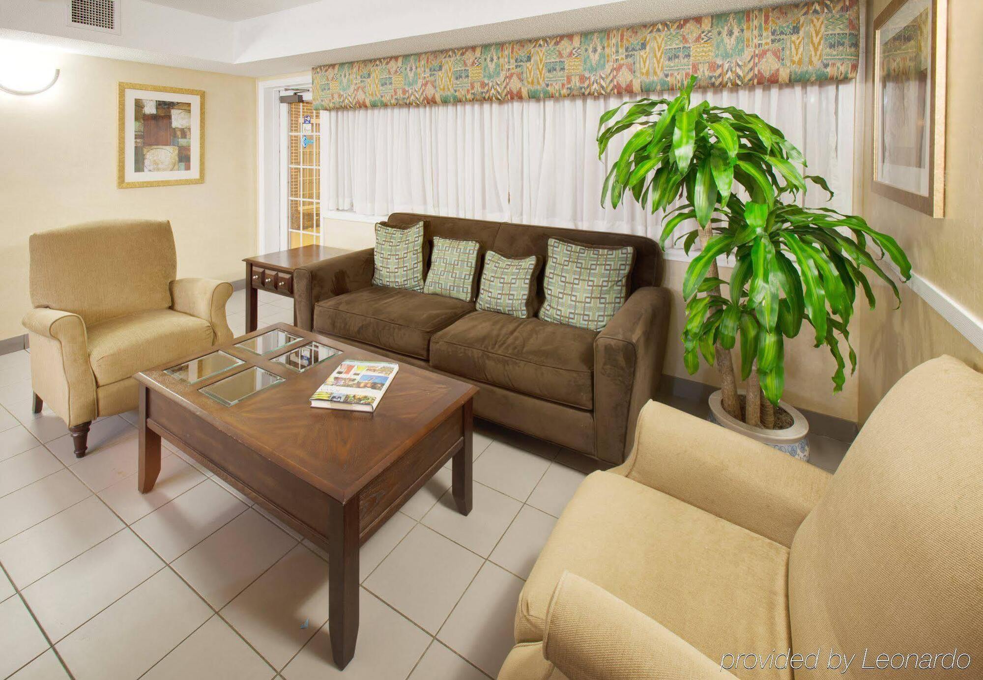 Holiday Inn Express Des Moines-At Drake University, An Ihg Hotel Buitenkant foto